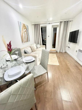 Cozy Apartment in Stratford next to Abba
